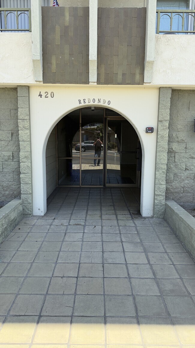 Building Photo - 420 Redondo Ave