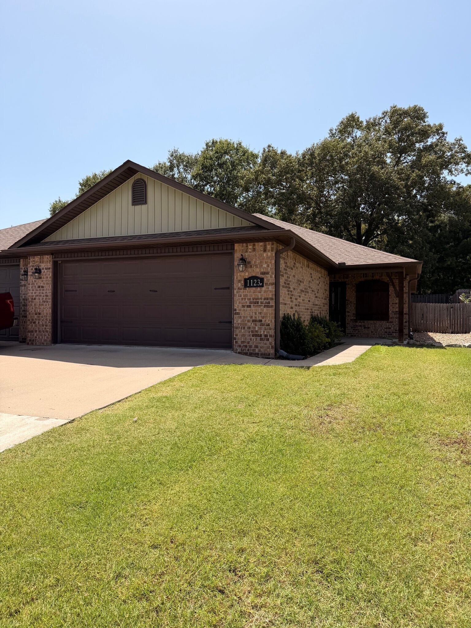 Building Photo - 1123 Springhill Rd