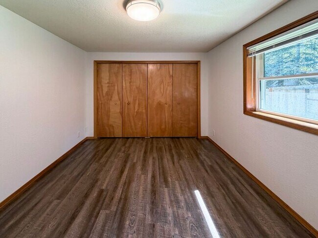 Building Photo - 24712 Parkside Dr