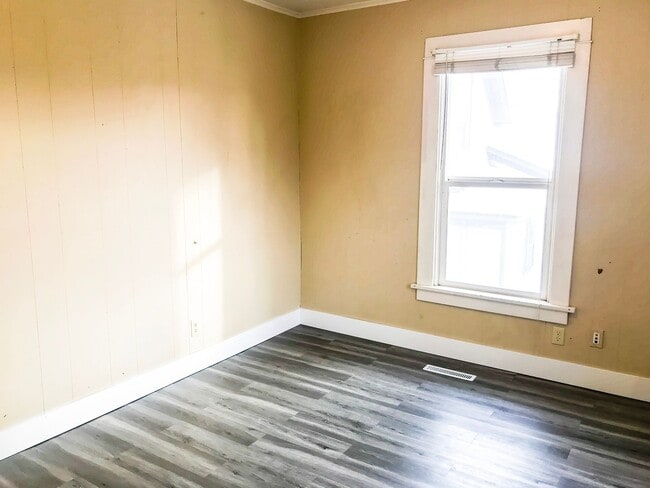 Building Photo - 917/ 917.5 West A St