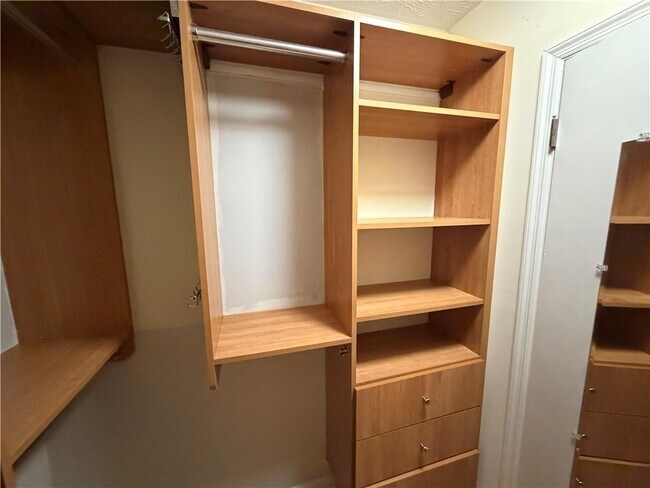 Building Photo - 3160 7 Pines Ct