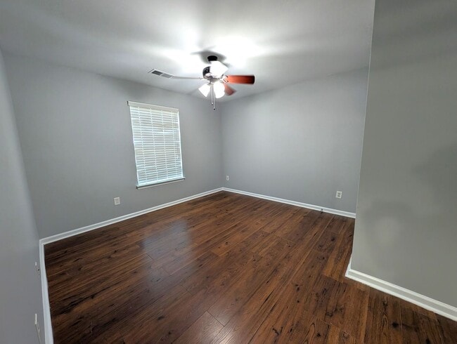 Building Photo - Stunning 2 Story Home Located in The Settlements at Withrow Downs Community!