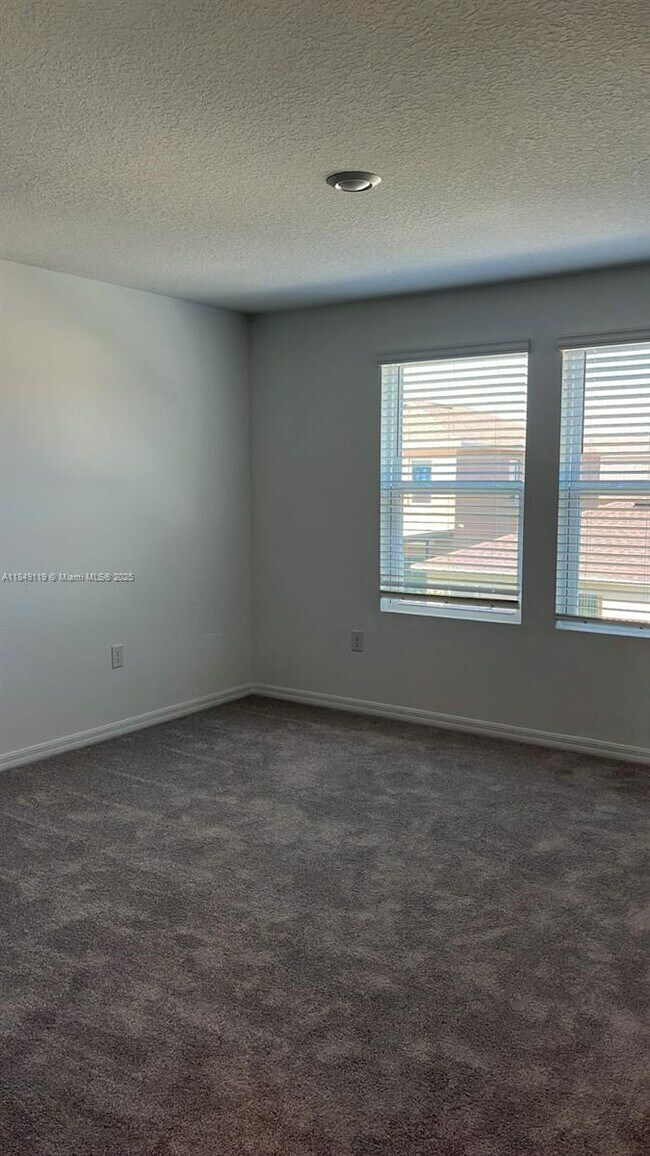 Building Photo - 2549 Penguin Blvd