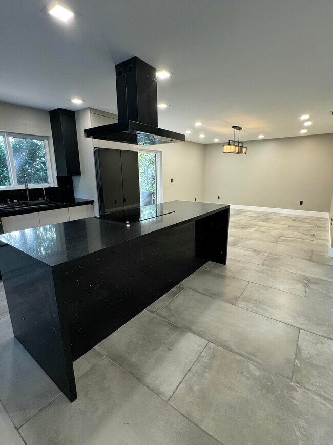 Building Photo - 10366 Buena Ventura Dr