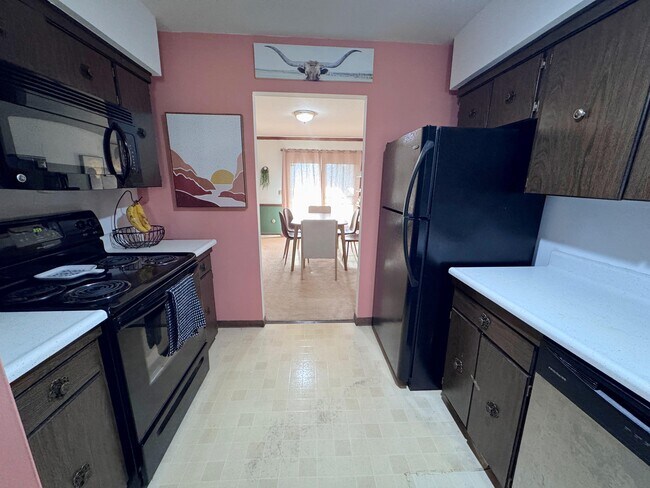 Building Photo - 4554 Sandringham Dr