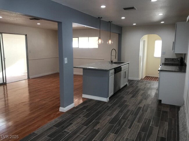 Building Photo - 5724 Idle Ave