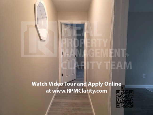 Building Photo - 652 Buckley St