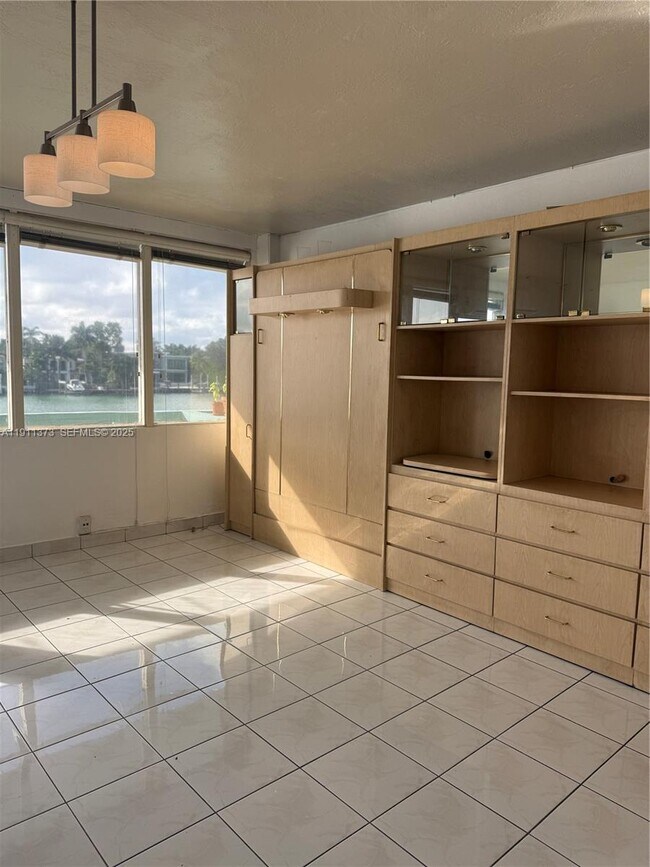 Building Photo - 6484 Indian Creek Dr