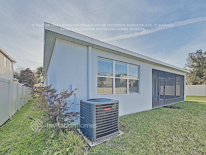 Building Photo - 17421 New Cross Cir