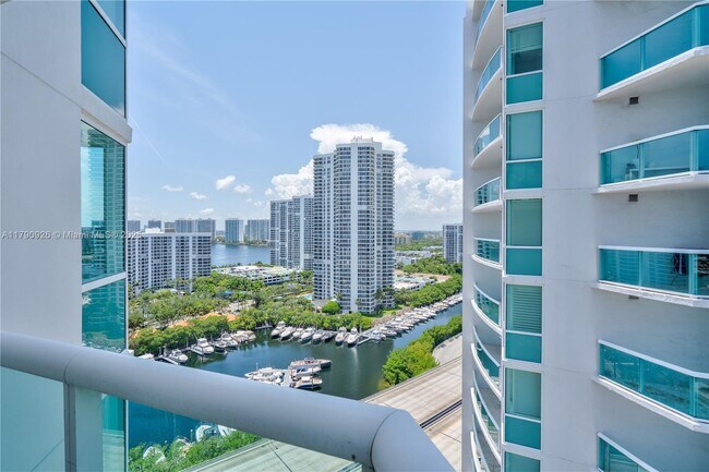 Building Photo - 19400 Turnberry Way