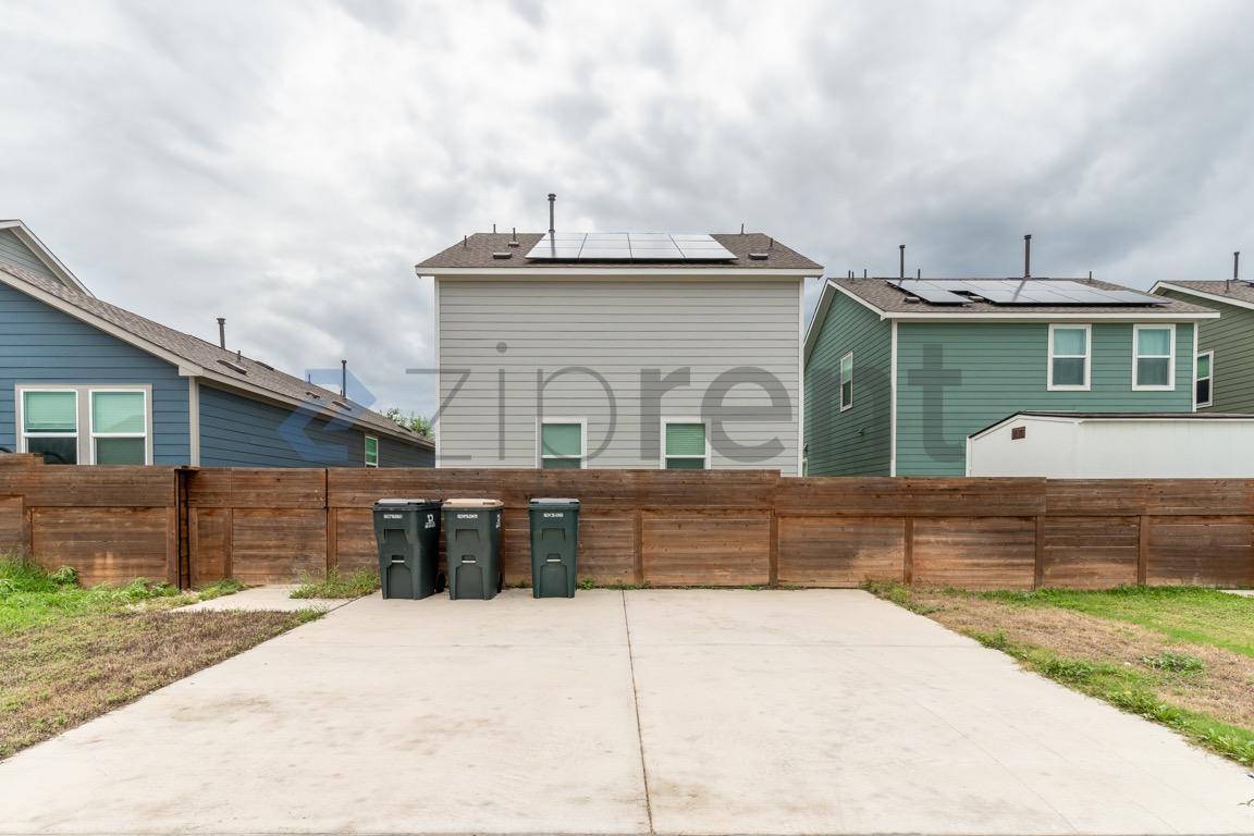 Building Photo - Unit