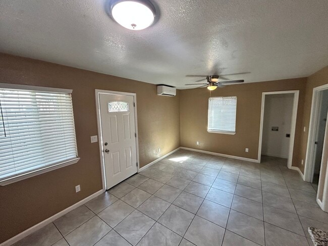 Building Photo - 1 BEDROOM/1 BATH HOME STOCKTON CA