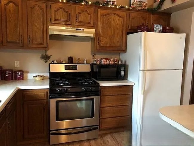 Building Photo - 3 Bed Home on Cul-de-Sac with Finished Basement, Fenced Yard & Garage