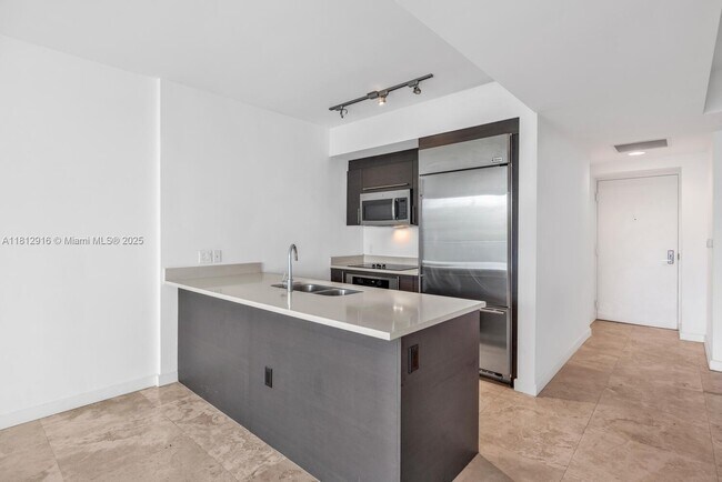 Building Photo - 500 Brickell Ave