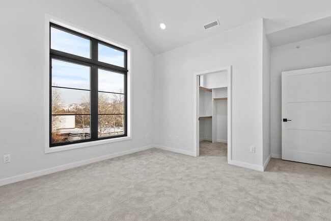 Building Photo - 806 W Alderson St