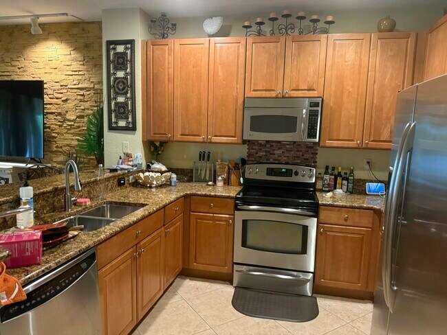 Building Photo - 3171 SW Otter Ln