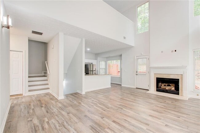 Building Photo - 2470 Stonegate Dr