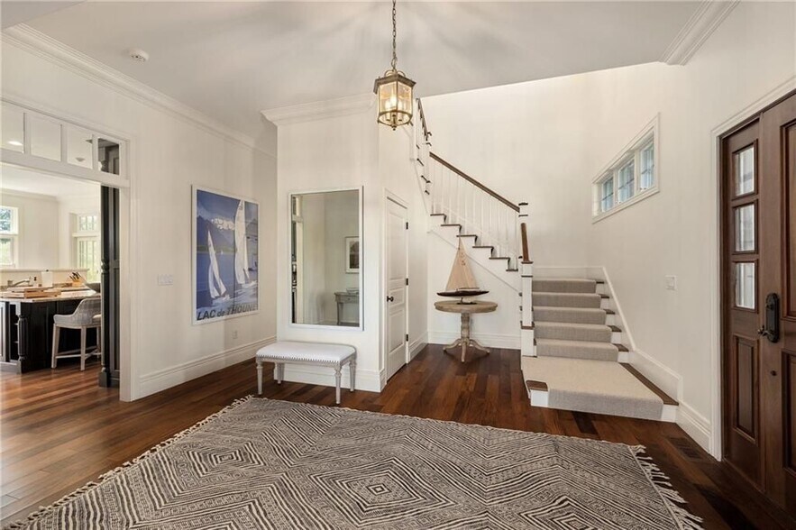 Building Photo - 303 Howland Ave