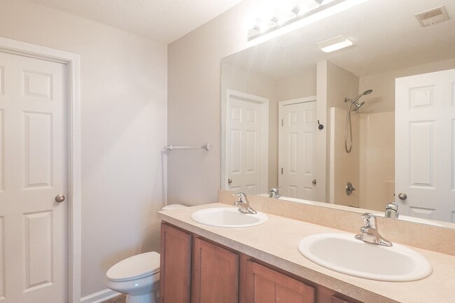 Building Photo - Coming Available