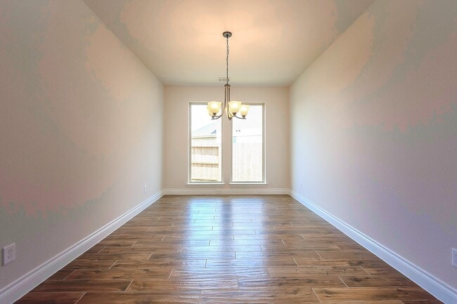 Building Photo - 3410 Willow Cres Ct
