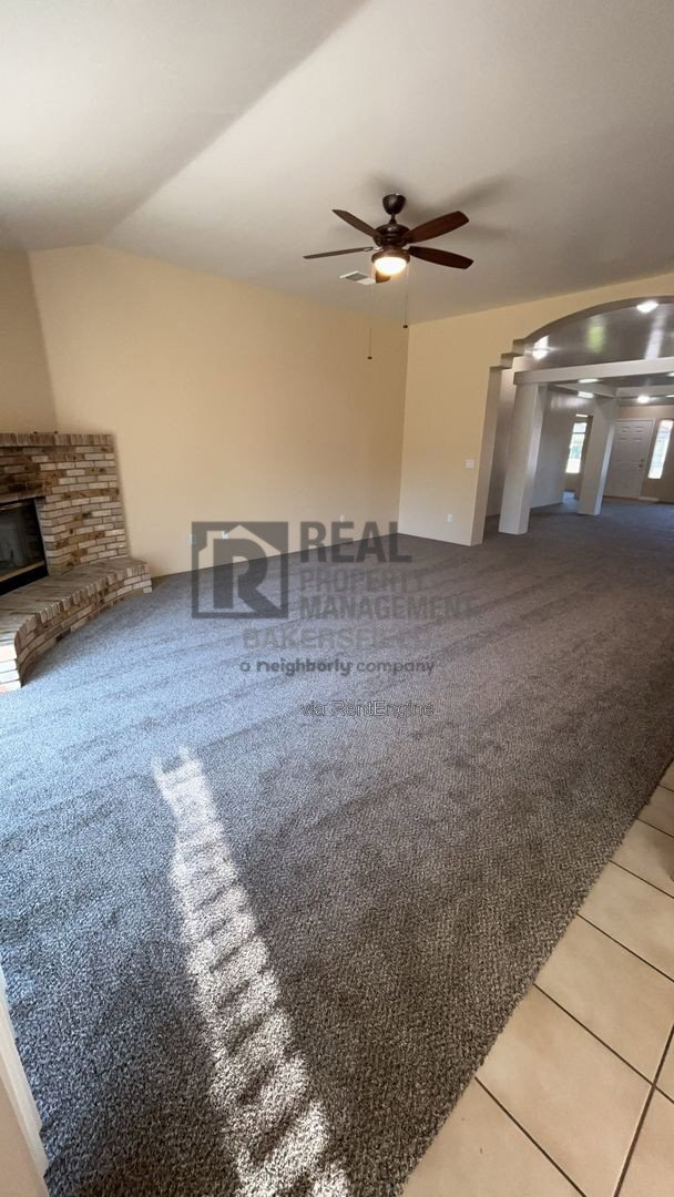 Building Photo - 9913 Pavilion Dr