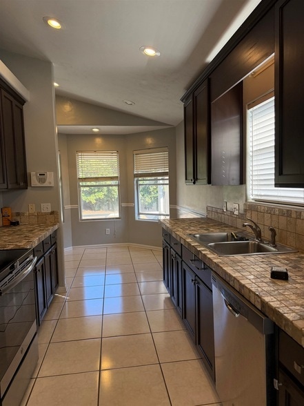Building Photo - 4904 Park View Ct