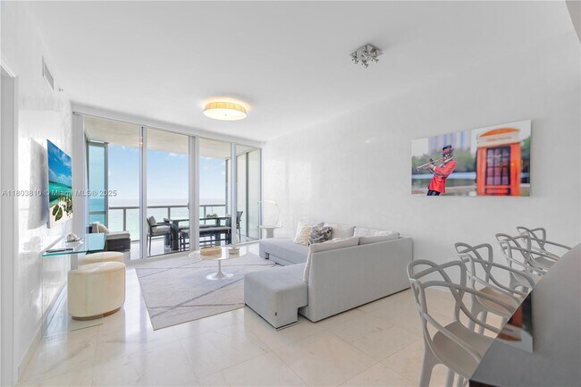Primary Photo - 17121 Collins Ave