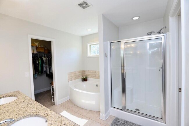 Building Photo - 545 Curlew Cir