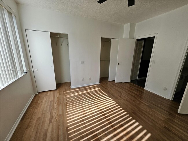 Building Photo - 117 SW 96th Ave