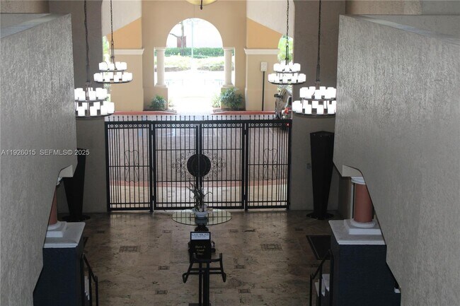 Building Photo - 520 SE 5 Ave