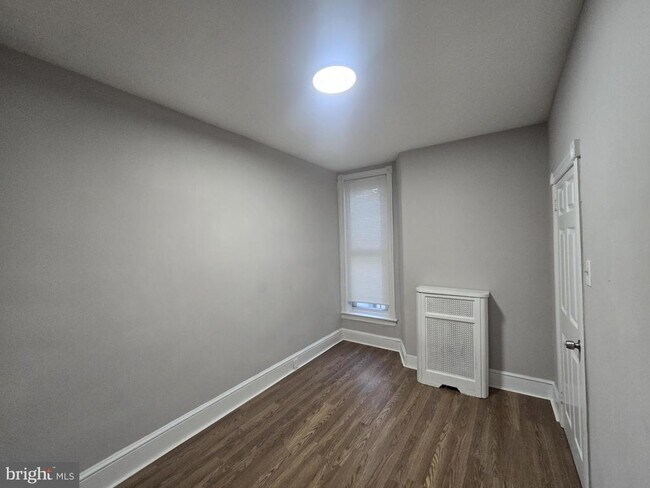 Building Photo - 2036 S 65th St