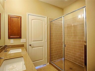 Master Bath - 1101 Amazon Lilly Cove