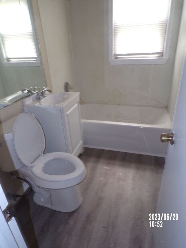 Building Photo - centrally located $200.00 off 1st  full month's rent
