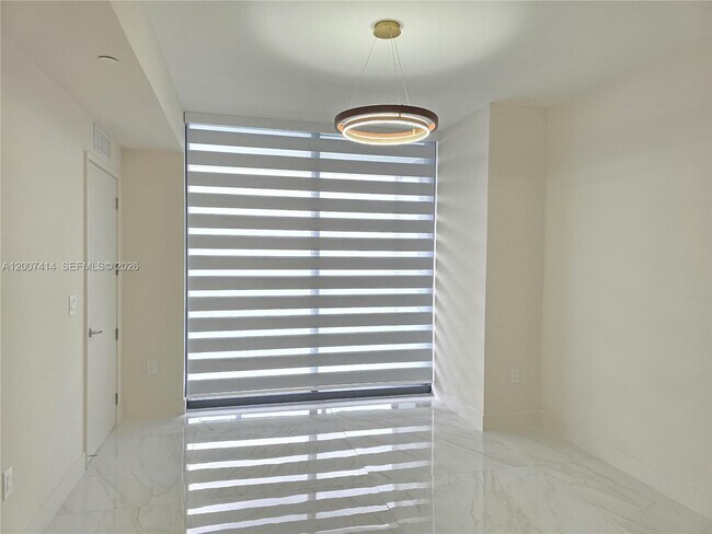 Building Photo - 700 NE 24th St