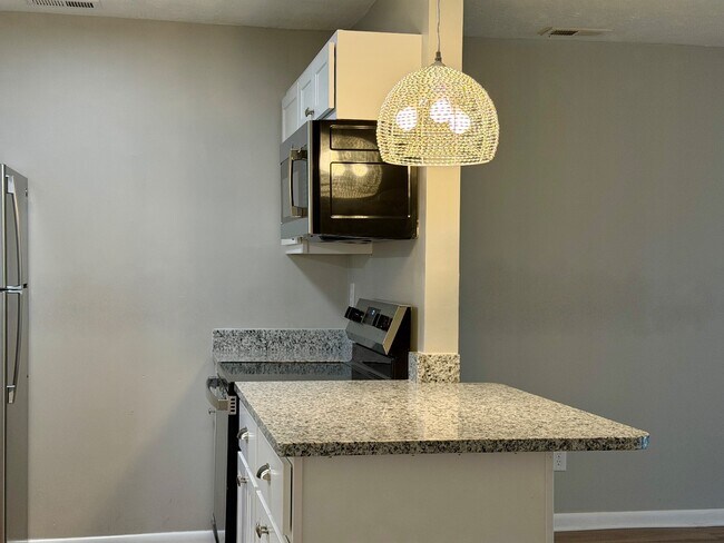 Building Photo - 1128 Southwood Dr