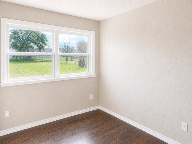 Building Photo - 603 Wisteria St