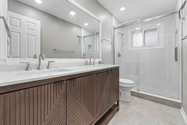 Building Photo - 15222 Huntington Ct