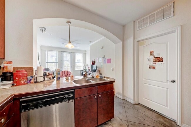 Building Photo - 2505 San Gabriel St