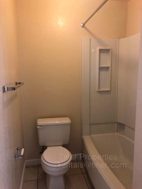 Building Photo - Natomas 2 Bedroom Condominium in Gated Com...