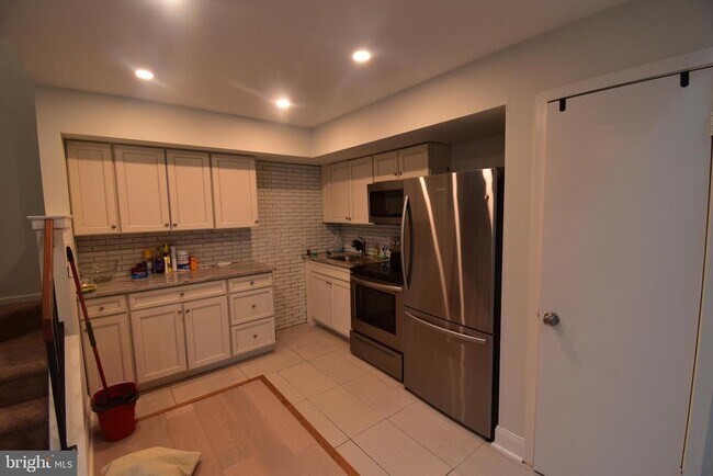 Building Photo - 4002 Tracy Ct