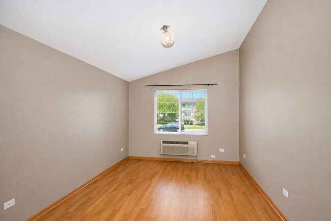Building Photo - 1623 Silverstone Dr