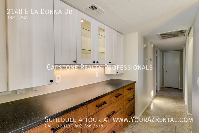 Building Photo - 2148 E La Donna Dr