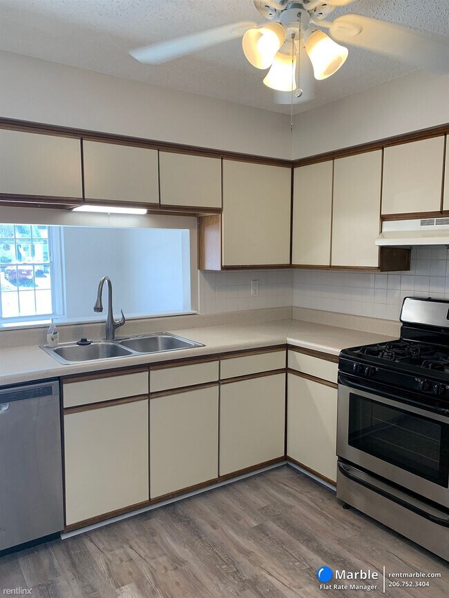 Building Photo - 3 br, 1 bath Townhome - 1426 Dighton Ct