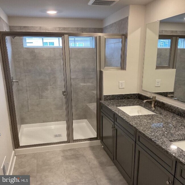 Building Photo - 2257 Marcy Dr