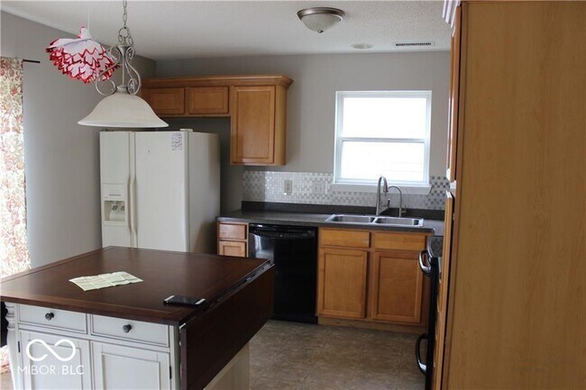 Building Photo - 15402 Dry Creek Rd