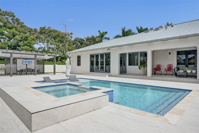 Building Photo - 2600 SW 128th Ct