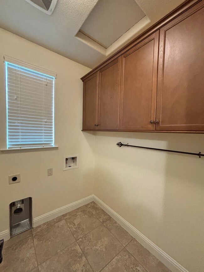 Building Photo - 2481 S Via Versilia Dr