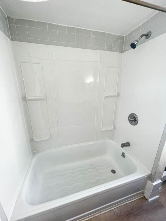 Building Photo - 705 E Seneca St