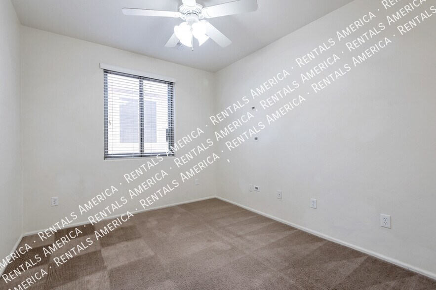 Building Photo - 3323 S Lakeside Ridge Loop