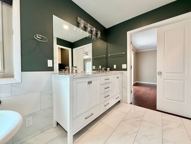Building Photo - 961 Golden Pheasant Dr